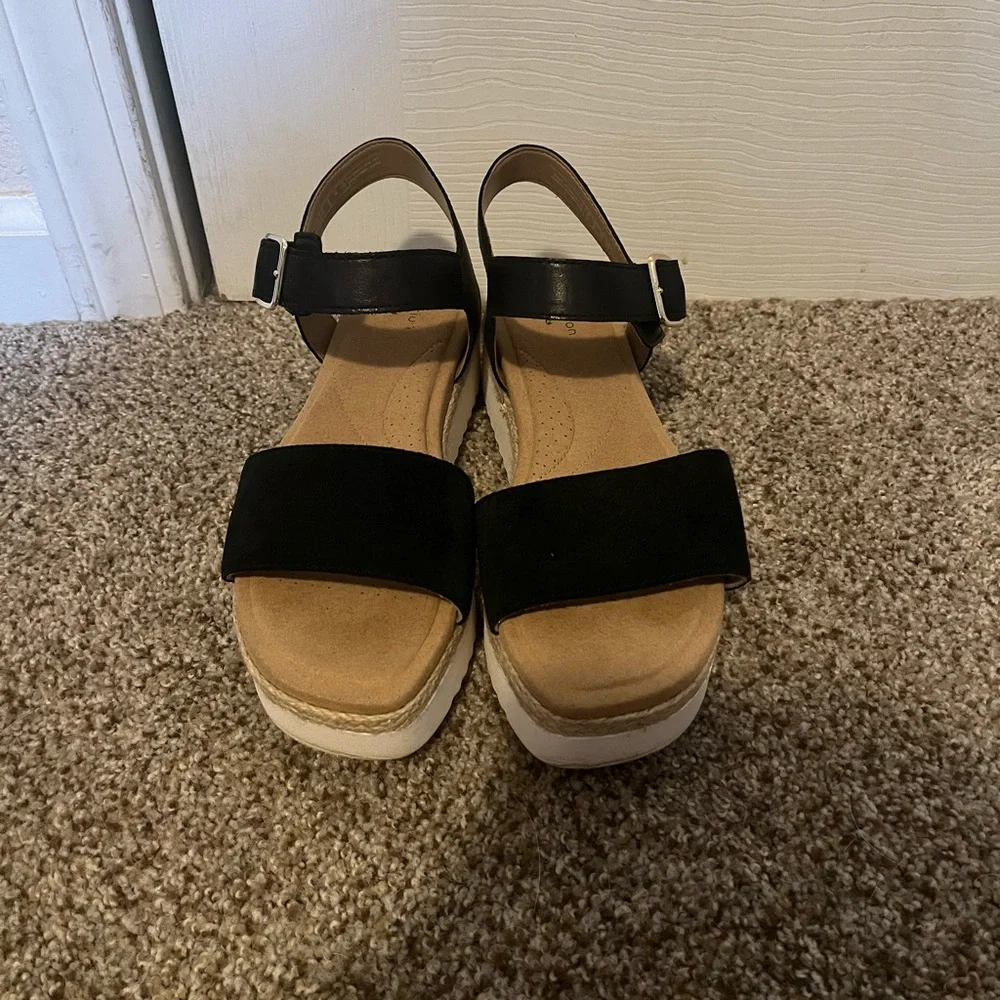 Clarks Black and Tan Platform Sandals - Picture 3 of 6